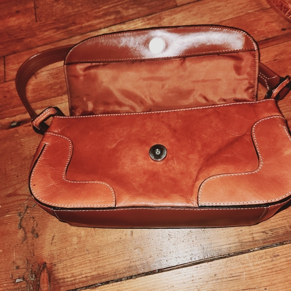 Kenneth Cole Reaction Purse Small Leather Handbag Simple Sleek Fashion Accessory - Picture 5 of 6